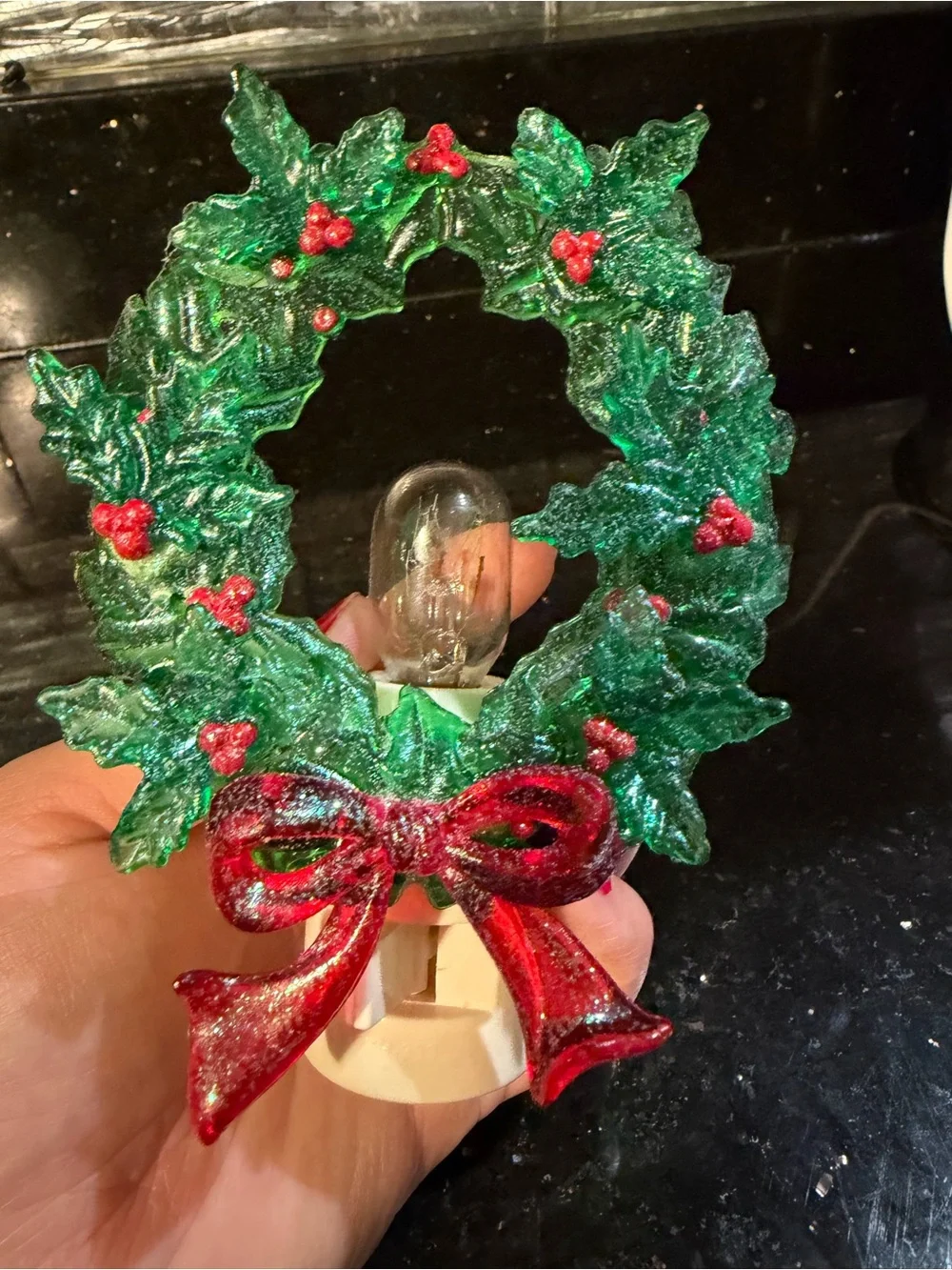 Christmas Wreath Plug In Night Light Vintage Christmas Wreath Plastic Bead as is